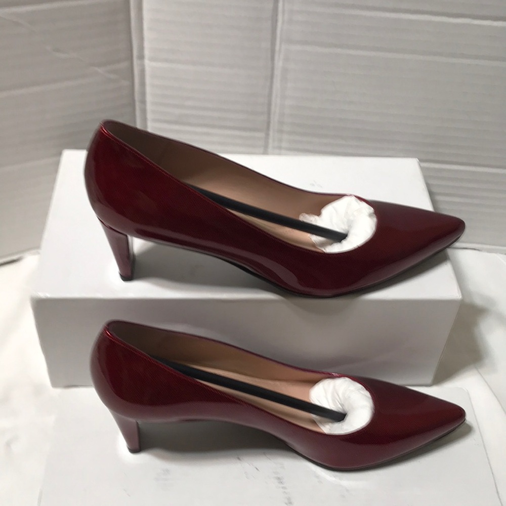 New! Stuart Weitzman patent leather pointy toe heels